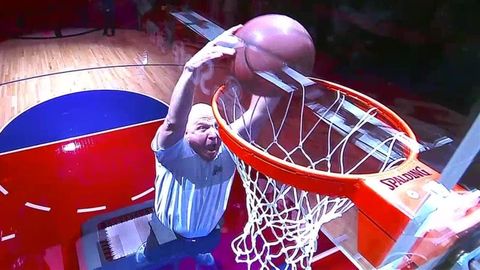 Video: Steve Ballmer basketbol sevgisini smacıyla gösterdi