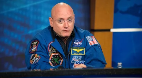 Scott Kelly 1 Nisanda emekliye ayrılıyor