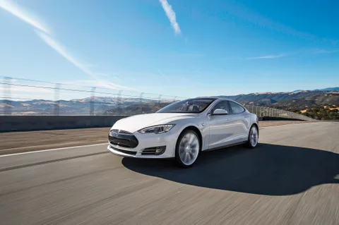 Tesla elektrikli otomobil yarışlarında boy gösterecek