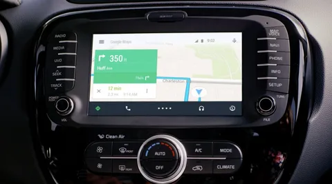 Android Auto artık “OK Google” komutlarını desteklemeye başladı