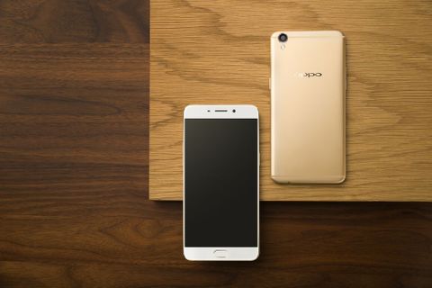 Oppo F1 Plus 16 megapiksel ön kamera ve 4 GB RAM ile geliyor