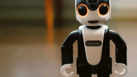 Robot telefon Sharp RoboHon Japonya’da 26 Mayısta satışa sunuluyor