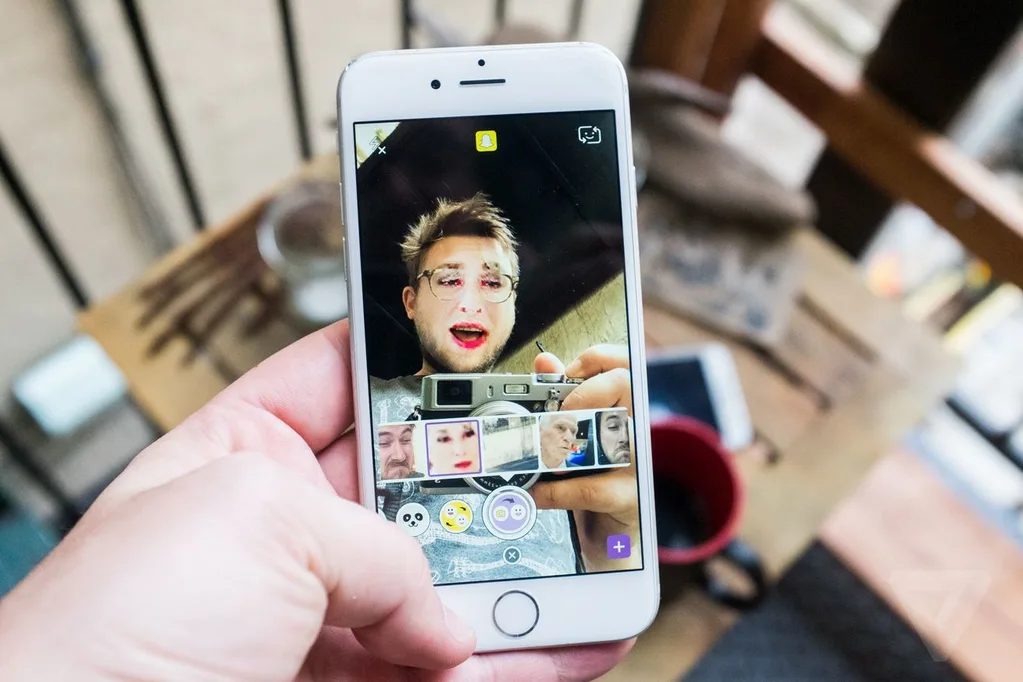 Snapchat yüz değiştirme özelliğini film rulosundaki fotoğraflarla kullanın