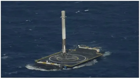 SpaceX Falcon 9 en sonunda yüzen platforma başarıyla indi