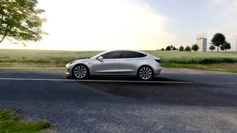 Tesla Model 3 için 400 bine yakın ön sipariş aldı