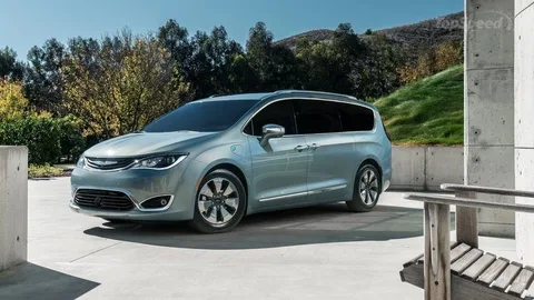 Google’ın sürücüsüz Chrysler minivanlarına ait ilk fotoğraflar ortaya çıktı