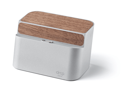 Drop Dock mıknatısların yardımıyla telefonları dik tutuyor