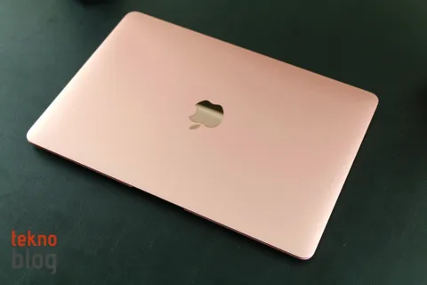 Apple MacBook ailesine 13 inç ekranlı yeni bir model daha ekleyebilir