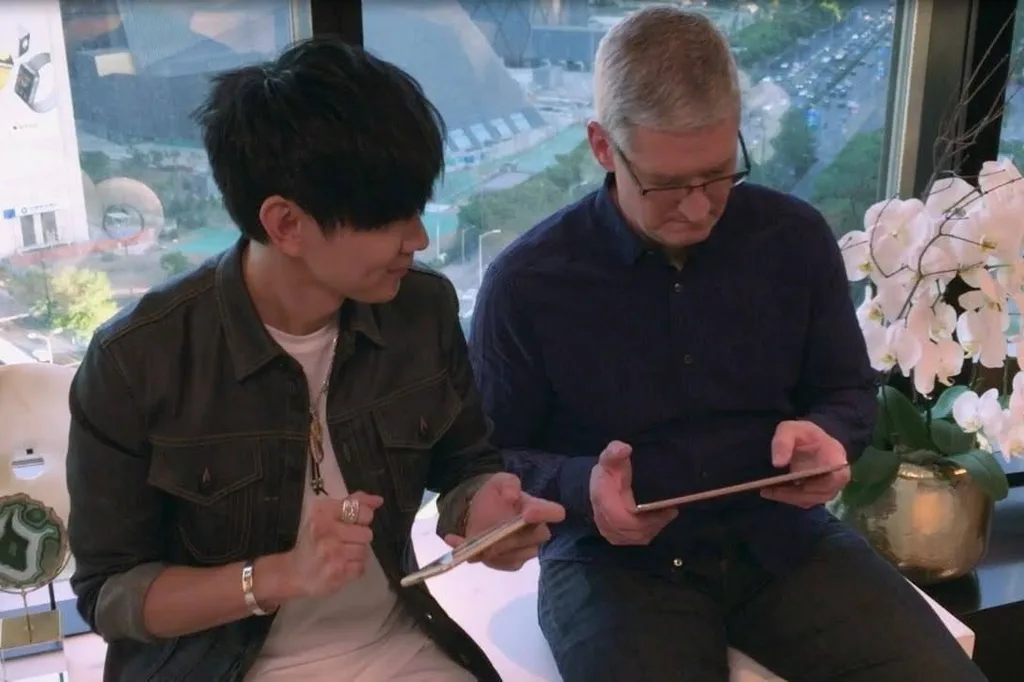 Tim Cook’u GarageBand’in Çin versiyonunu kullanırken izleyin – Video