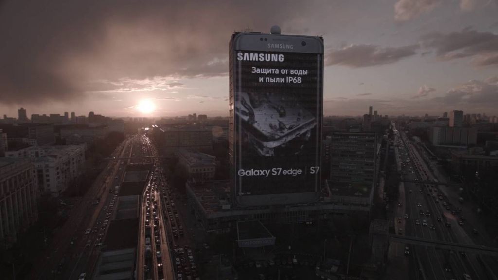 Samsung Galaxy S7 edge için devasa dijital reklam panosu