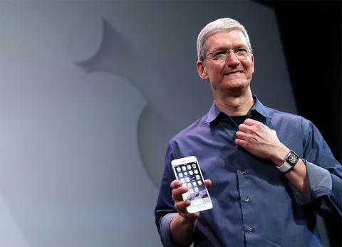 Apple CEO’su Tim Cook: İzlenmek davranışlarımızı değiştiriyor, insanlığımızı azaltıyor