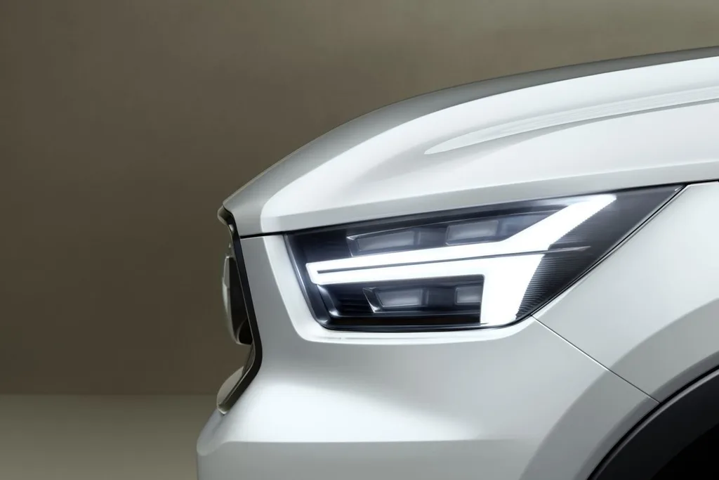 Volvo Snapchat aracılığıyla yeni 40 serisi araçlarına ait ilk ipuçlarını veriyor