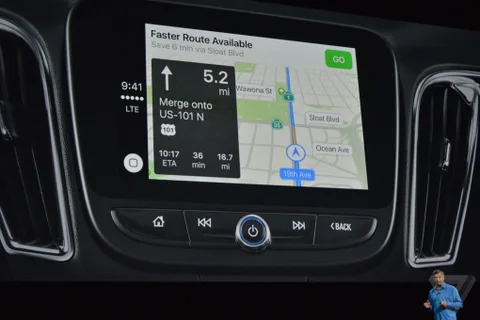 CarPlay Siri ve Apple Harita ile yeni özellikler kazanıyor