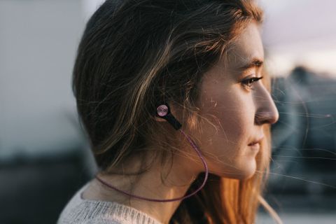 Bang & Olufsen Beoplay H5 Bluetooth kulaklık ile portföyünü genişletiyor