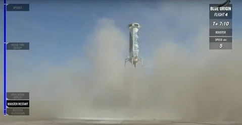Blue Origin dördüncü roketini başarıyla indirdi, kapsül de çarpışmadan sağ çıktı
