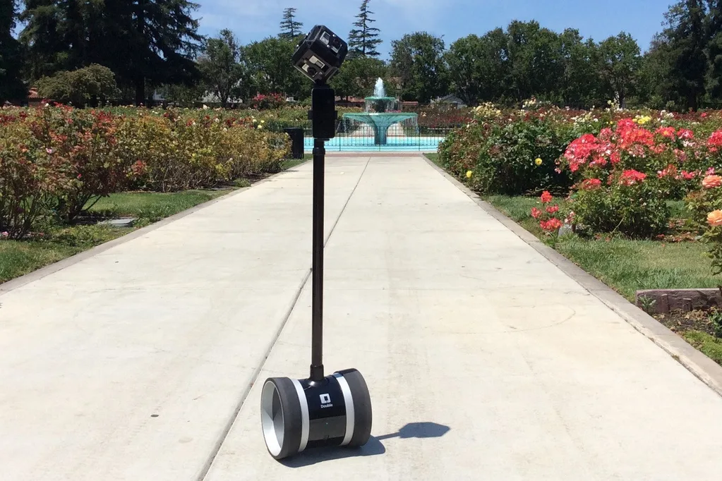 Double Robotics video konferans robotunu kamera operatörüne dönüştürdü