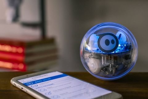 Sphero Spark+ yüzebiliyor, resim yapabiliyor ve kodlama öğretebiliyor