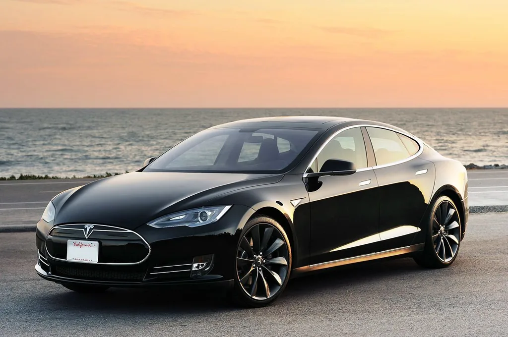 Tesla tüm filosuna otonom sürüş donanımı getiriyor