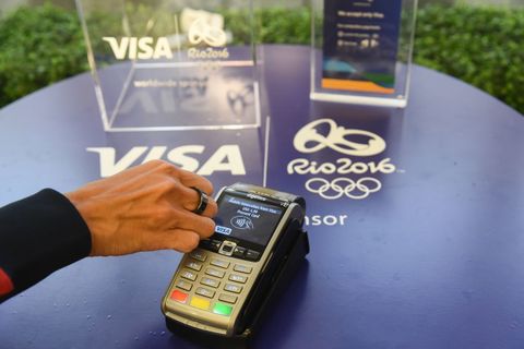 Visa temassız ödemede kullanılabilecek yüzüğünü tanıttı