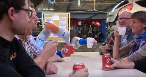 Ford’un yeni robotları hem otomobil üretebiliyor hem de kahve yapabiliyor