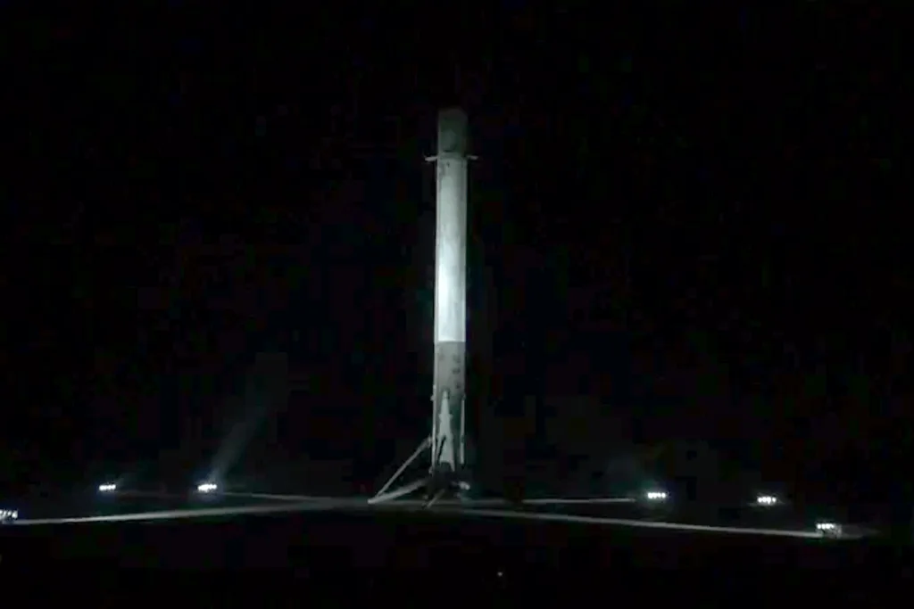 SpaceX Falcon 9 bir kez daha sert zemine inmeyi başardı