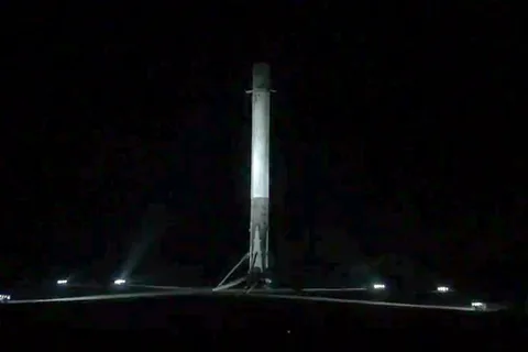 SpaceX Falcon 9 bir kez daha sert zemine inmeyi başardı