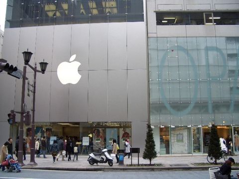 Yeni iPhone Japonya’da toplu taşımada ödeme yapmak için kullanılabilir