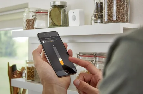 Philips Hue hareket sensörü ışıkları otomatik olarak açıyor