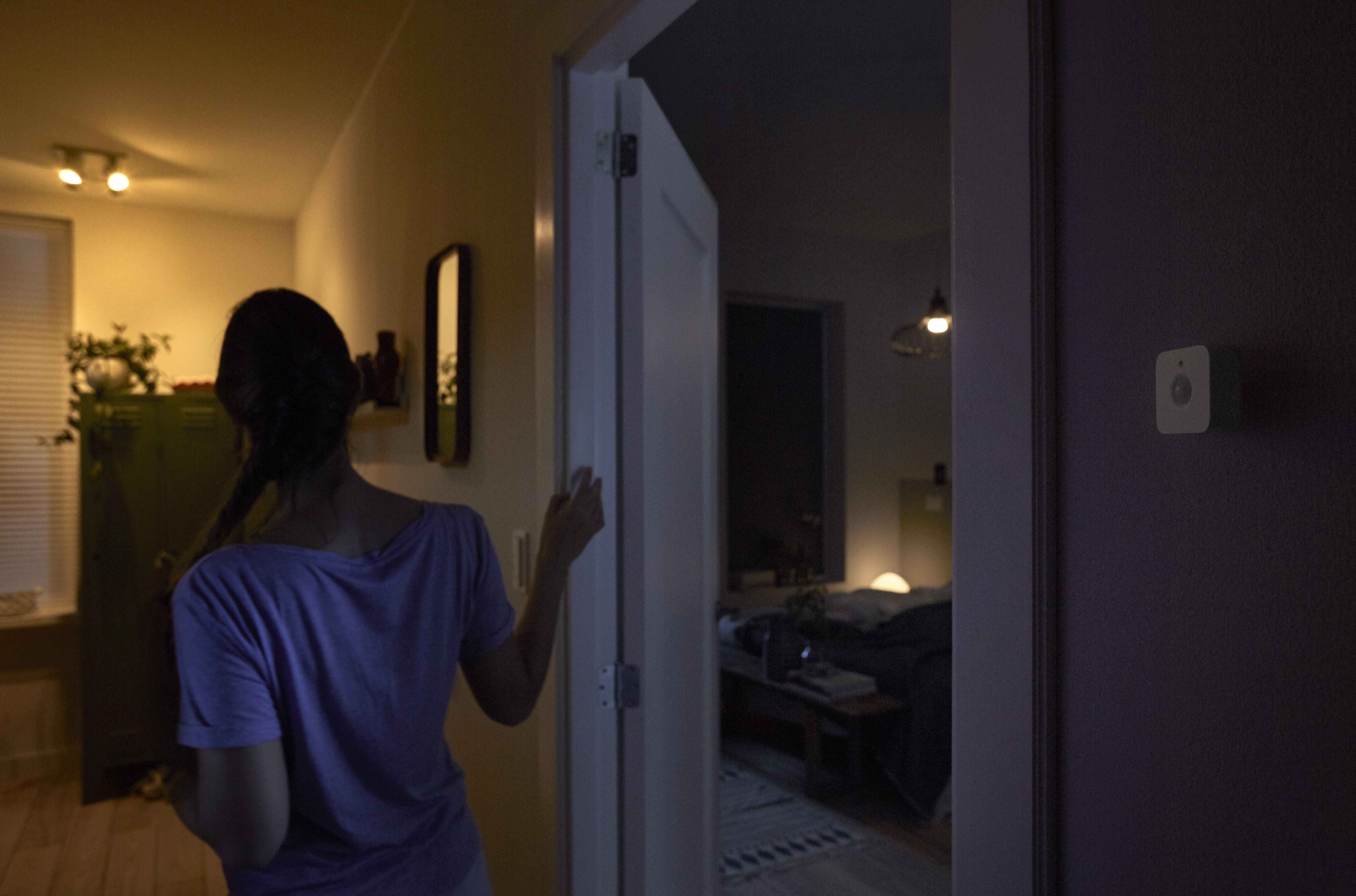 Philips Hue hareket sensörü ışıkları otomatik olarak açıyor