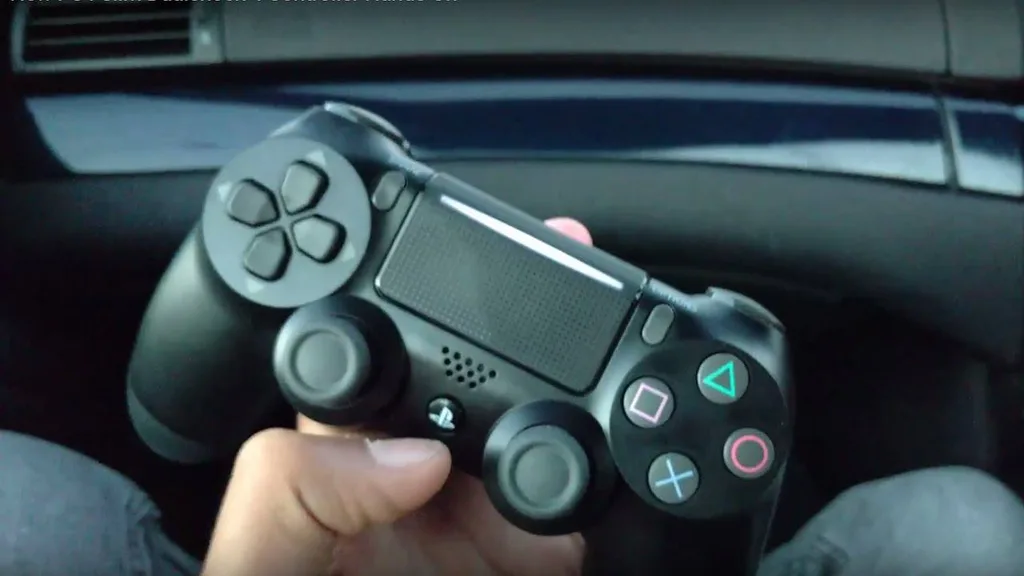 PS4 Slim yenilenmiş oyun kumandasıyla gelebilir