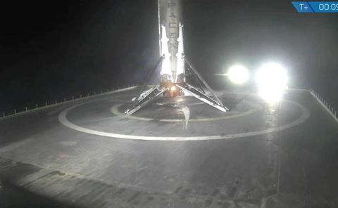 SpaceX Falcon 9 dördüncü kez deniz üzerindeki platforma iniş yaptı