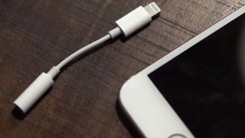 iPhone 7 ile ilgili bir başka sorun da Lightning kulaklık ile ilgili