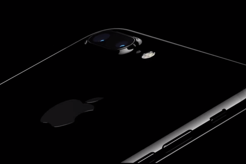 iPhone 7 ve iPhone 7 Plus tanıtıldı: Simsiyah, suya dayanıklı, çift kameralı