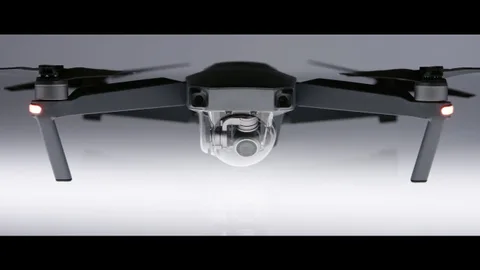 DJI Mavic Pro drone hem yetenekli hem de avuç içine sığıyor
