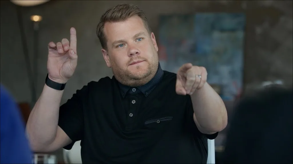 James Corden Apple Music reklamında kılıktan kılığa giriyor