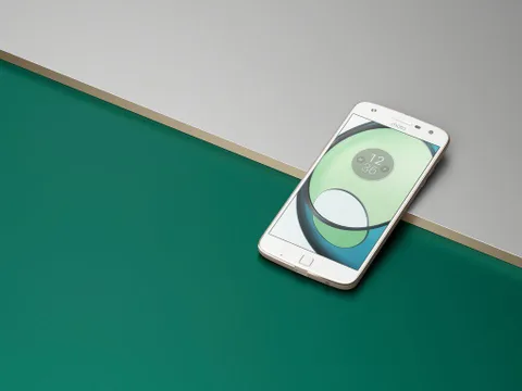 Moto Z Play sızıntıların sonunda resmiyet kazandı