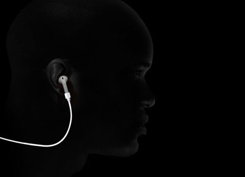 Spigen AirPods Strap ile AirPods koruma altına alınıyor