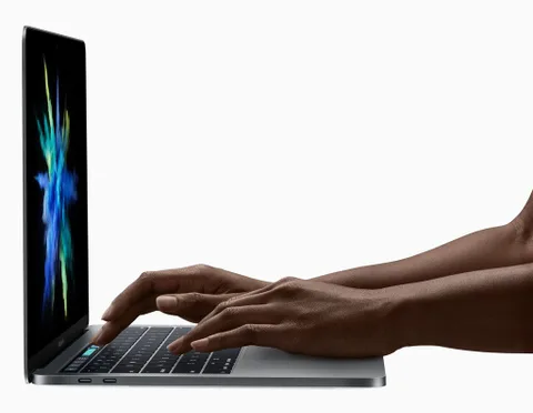 Phil Schiller’e göre MacBook Pro’nun SD kart yuvasına ihtiyacı yok