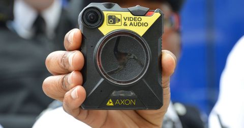 Londra polisi 2017 yazında vücut kamerası taşımaya başlayacak