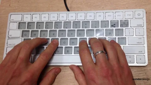 Apple Magic Keyboard E-Ink teknolojisiyle yenilenebilir