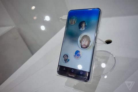 Sharp Corner R konseptiyle gerçekten kavisli köşeler sunuyor