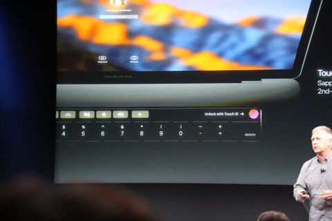 Touch Bar yeni Apple MacBook Pro’ya farklı bir soluk kazandırıyor