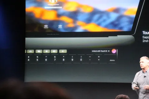 Yeni MacBook Pro parmak izlerini iPhone gibi koruma altına alacak