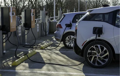 Avrupa’ya elektrikli otomobiller için şarj istasyonu ağı kuruluyor