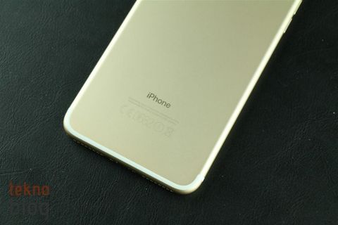 iPhone 8 kablosuz şarj ve 3.5 mm. kulaklık girişi için aksesuar sunmayabilir