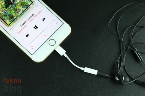 Apple iPhone’ların kutusundan Lightning – 3,5 mm Kulaklık Jakı Adaptörünü kaldırıyor