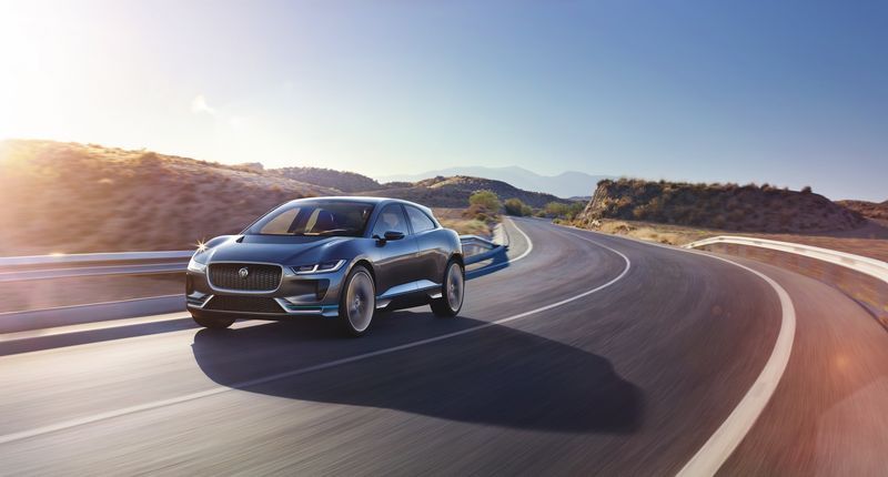Jaguar I-Pace adını verdiği ilk elektrikli otomobil konseptini görücüye çıkardı