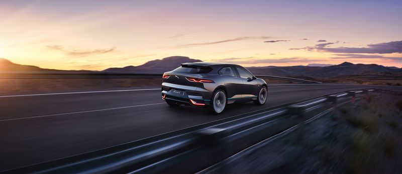 Jaguar I-Pace adını verdiği ilk elektrikli otomobil konseptini görücüye çıkardı