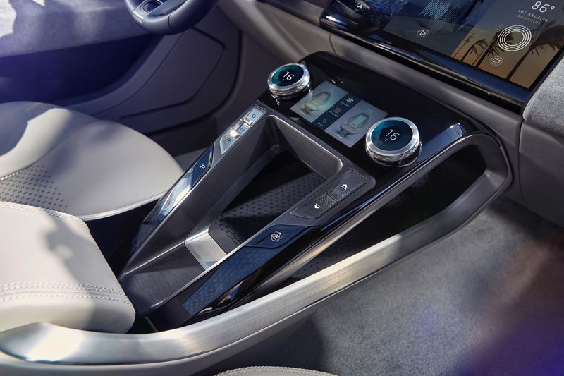 Jaguar I-Pace adını verdiği ilk elektrikli otomobil konseptini görücüye çıkardı