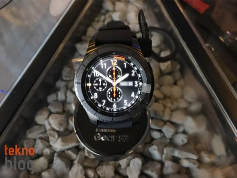 Yeni Samsung Gear S3 güncellemesi pil ömrü şikayetlerine çözüm getiriyor